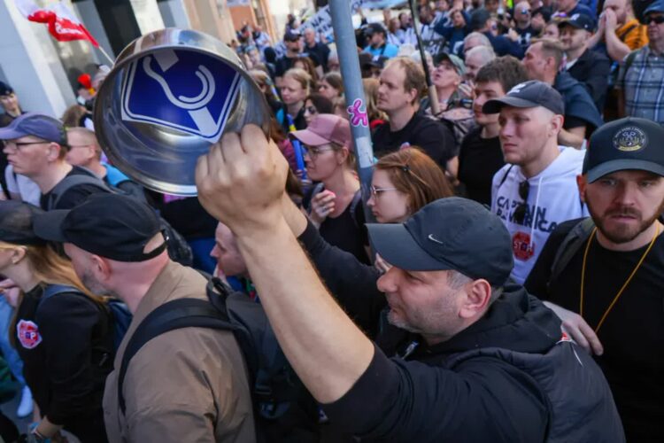 Protest w Warszawie. Fot. PAP/Paweł Supernak