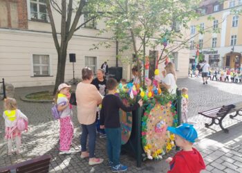 Poszukiwanie zajączka na zielonogórskim deptaku [ZDJĘCIA] Radio Zachód - Lubuskie