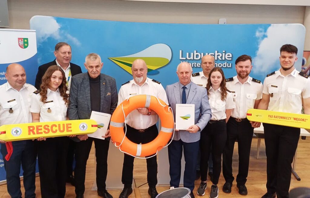 200 tys. zł dotacji dla lubuskiego WOPR 2 200 tys. zł dotacji dla lubuskiego WOPR - konferencja w urzędzie marszałkowskim (fot. Piotr Bakselerowicz)