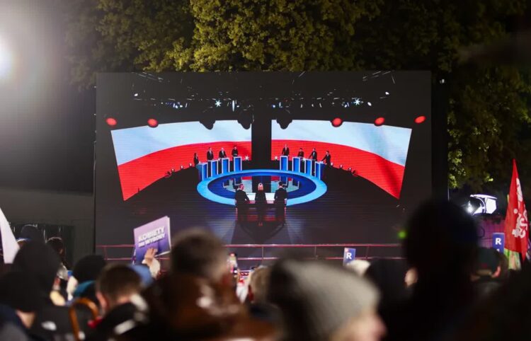 Debatę w Końskich transmitowały TVP, TVN i Polsat Fot. PAP/Adam Kumorowicz