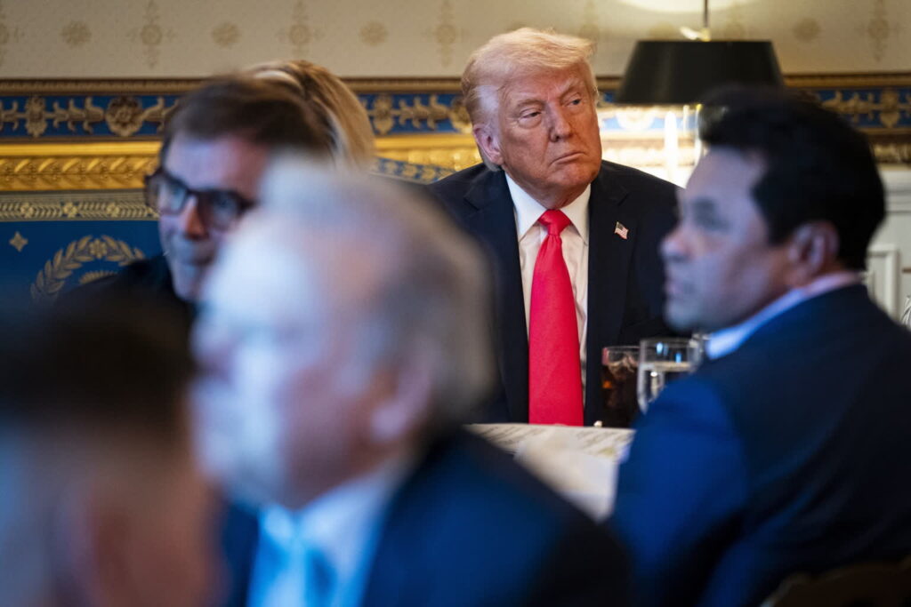 Na zdjęciu Donald Trump (PAP/EPA/AL DRAGO / POOL)