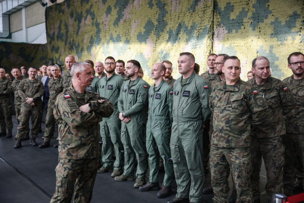 Żołnierze WP podczas apelu (PAP/Łukasz Gągulski)