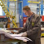 Praca w fabryce - zdj. ilustracyjne (pixabay)