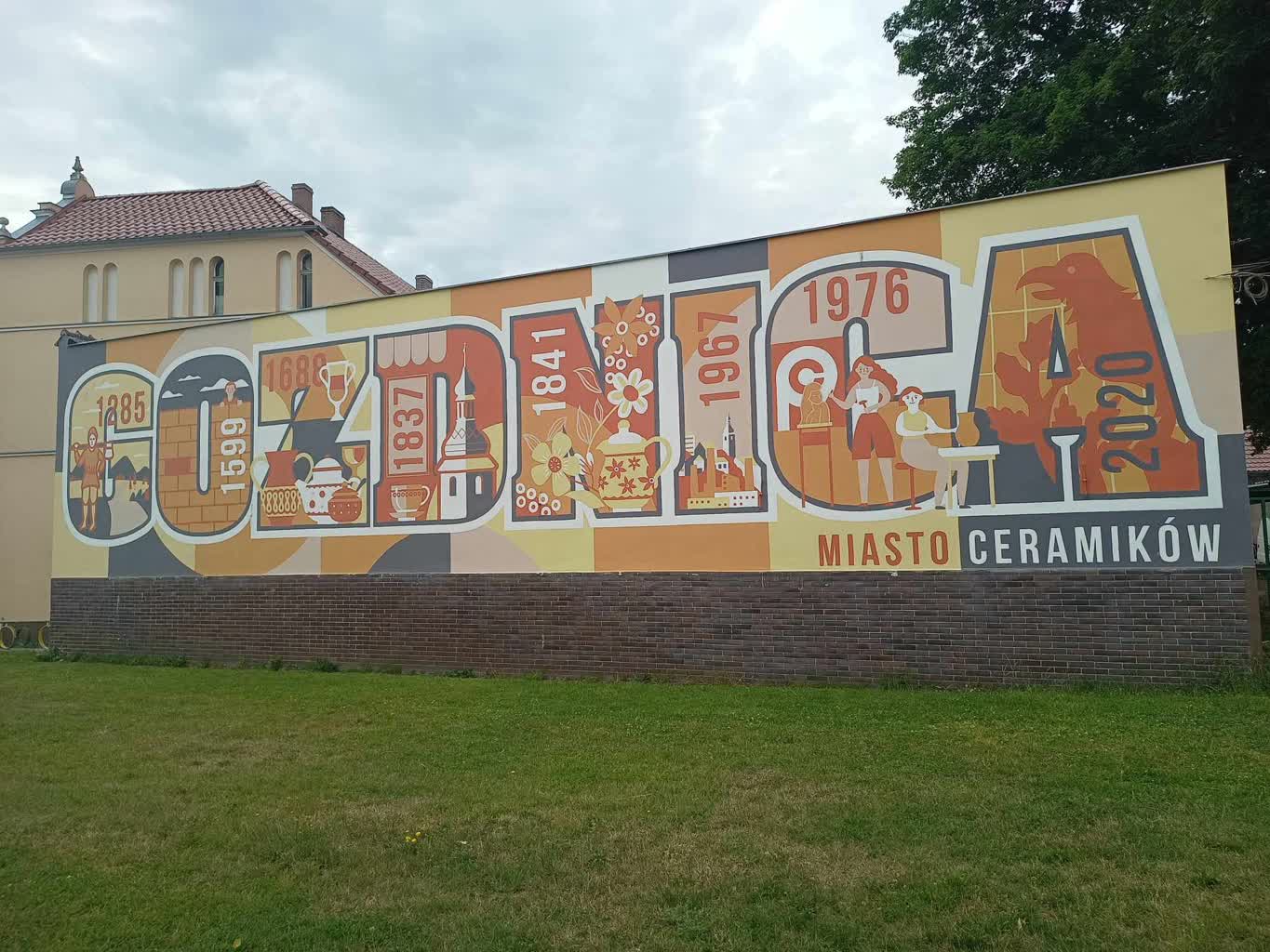 Wystawa gozdnickiej ceramiki w Żaganiu