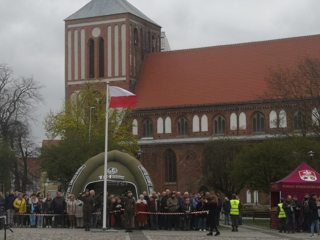 Przysięga wojskowa w Strzelcach Krajeńskich [GALERIA ZDJĘĆ] Radio Zachód - Lubuskie