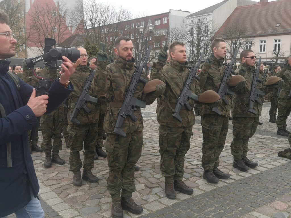 Przysięga wojskowa w Strzelcach Krajeńskich [GALERIA ZDJĘĆ] Radio Zachód - Lubuskie