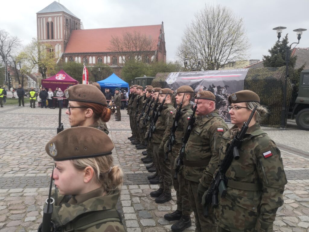 Przysięga wojskowa w Strzelcach Krajeńskich [GALERIA ZDJĘĆ] Radio Zachód - Lubuskie