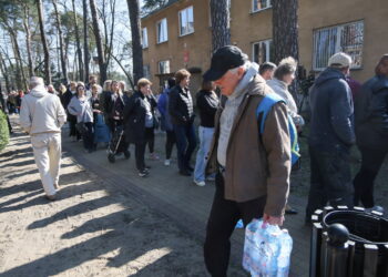 Awaria wodociągu w Otwocku. Fot. PAP/Rafał Guz
