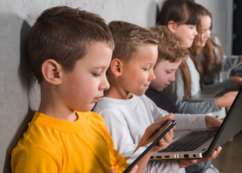 Zakaz smartfonów w polskich szkołach? Radio Zachód - Lubuskie