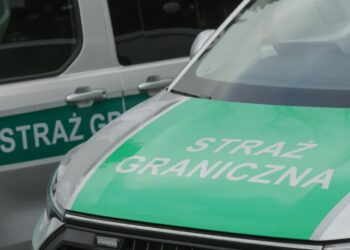 Pojazdy straży granicznej. Fot. PAP/Tomasz Waszczuk