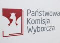 Logo Państwowej Komisji Wyborczej. Fot. PAP/Leszek Szymański