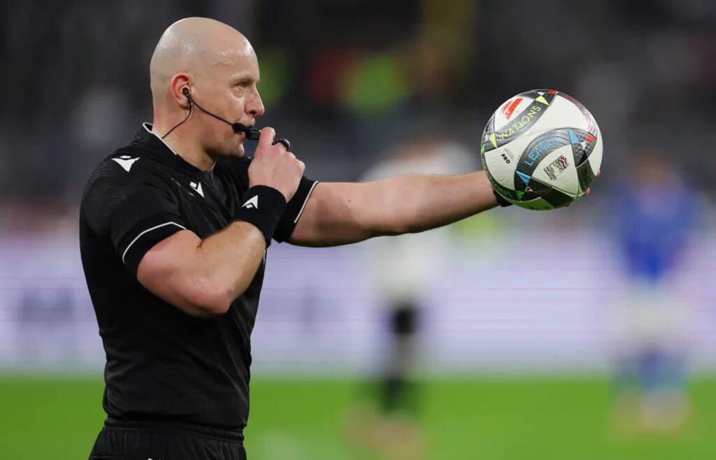 Fot. Szymon Marciniak. Fot. PAP/EPA/CHRISTOPHER NEUNDORF