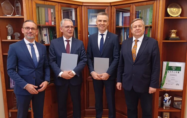 Podpisanie umowy o współpracy między Uniwersytetem Zielonogórskim, Naczelną Radą Adwokacką oraz Fundacją Adwokatury (fot. Piotr Bakselerowicz)