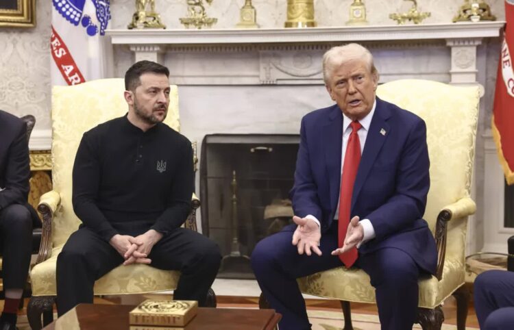 Wołodymyr Zełenski i Donald Trump. Fot. PAP/EPA/JIM LO SCALZO / POOL