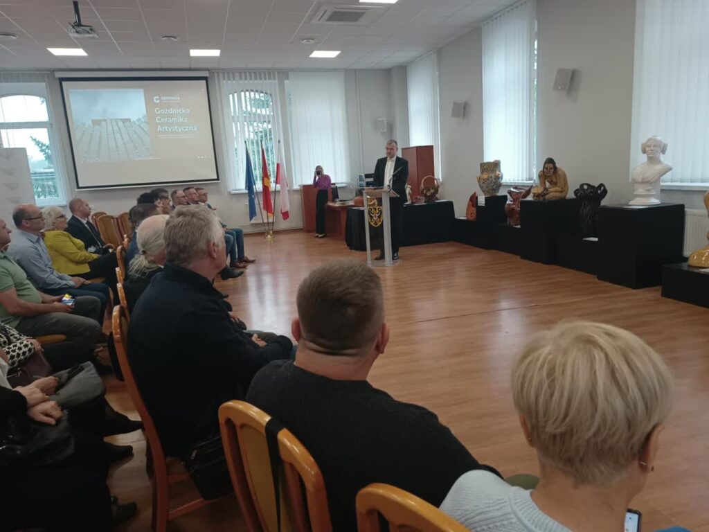 Wystawa gozdnickiej rzeźby ceramicznej fot. K.Gonera