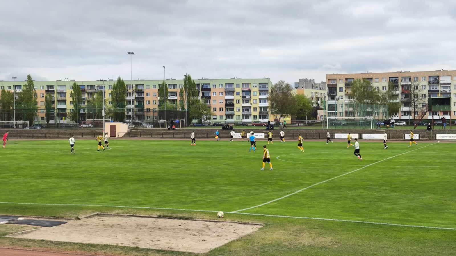 Syrena wykorzystała błędy Dozametu i wygrała w hicie kolejki IV ligi