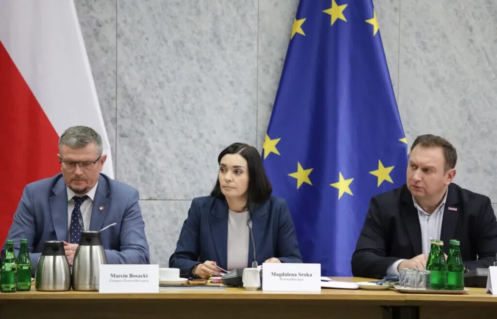 Członkowie komisji: przewodnicząca Magdalena Sroka, wiceprzewodniczący Tomasz Trela i Marcin Bosacki. Fot. PAP/Tomasz Gzell