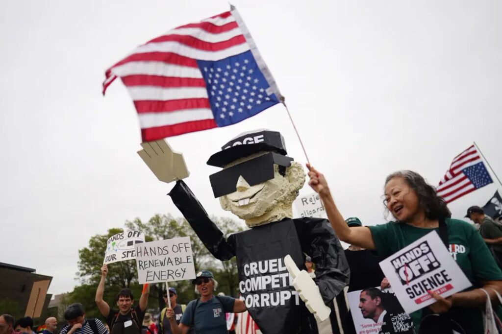 Protest przeciwko Trumpowi. Około 100 tys. demonstrantów w Waszyngtonie 3 Fot. PAP/EPA/WILL OLIVER