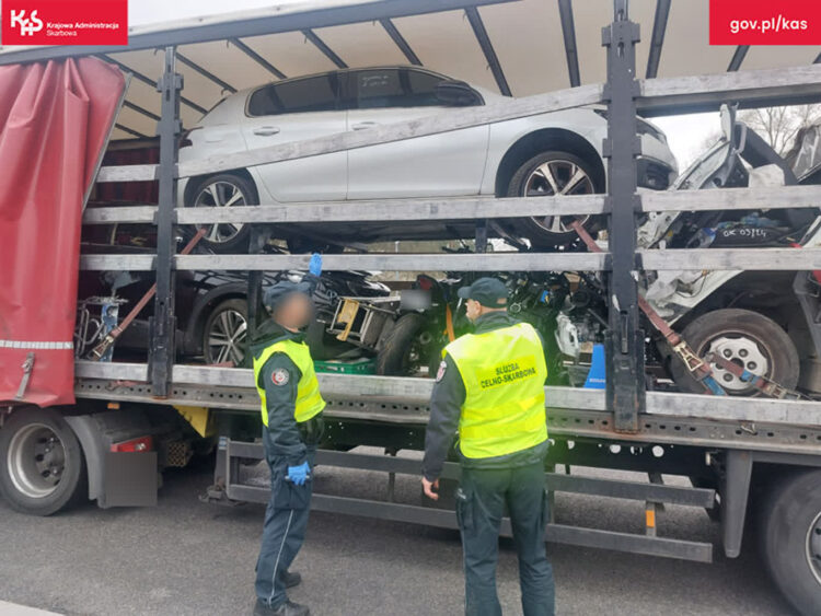 Niebezpieczne odpady zatrzymane w Świecku 9 Fot.: Krajowa Administracja Skarbowa