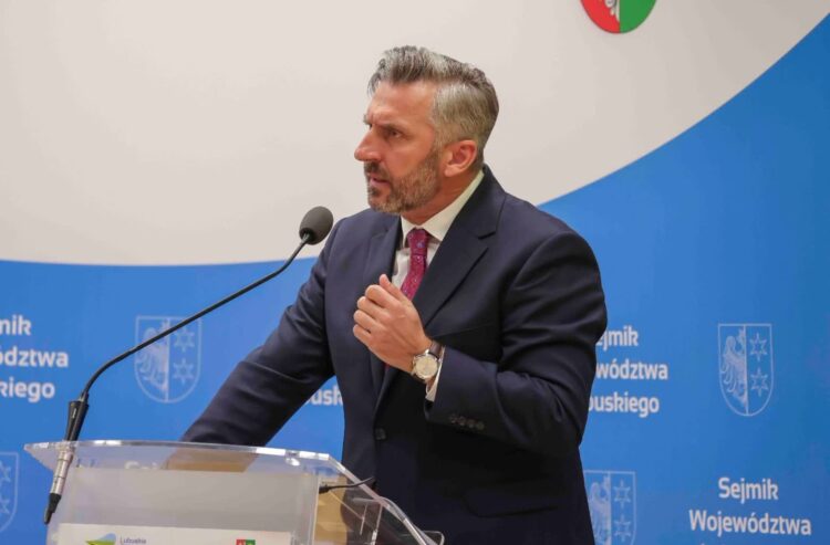 Waldemar Sługocki na sesji sejmiku lubuskiego (fot. Paweł Wańczko/lubuskie.pl)