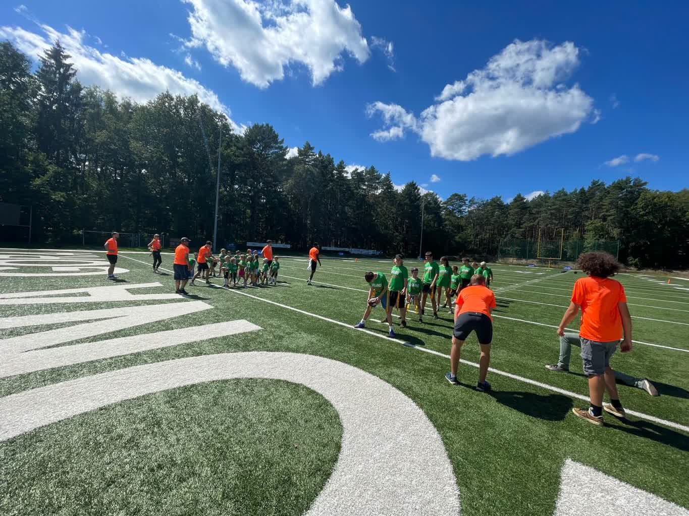 Od futbolu flagowego do amerykańskiego