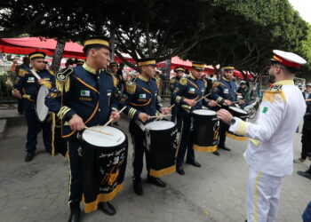 Algieria wydala pracowników francuskiej ambasady 14 Festiwal Kwiatów i Roślin na ulicach Blidy w Algierii (PAP/EPA/MOHAMED MESSARA)