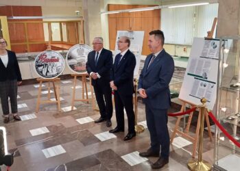 NBP w Zielonej Górze. Otwarcie wystawy i prezentacja monety na 45. rocznicę powstania "Solidarności" (fot. Piotr Bakselerowicz)