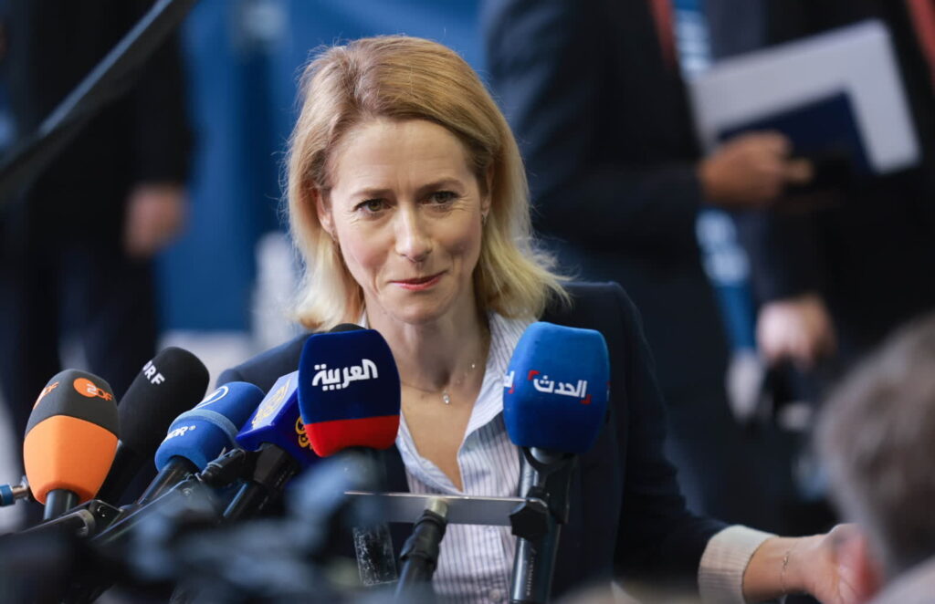 Kaja Kallas, szefowa unijnej dyplomacji, podczas szczytu w Luksemburgu (PAP/EPA/OLIVIER HOSLET)