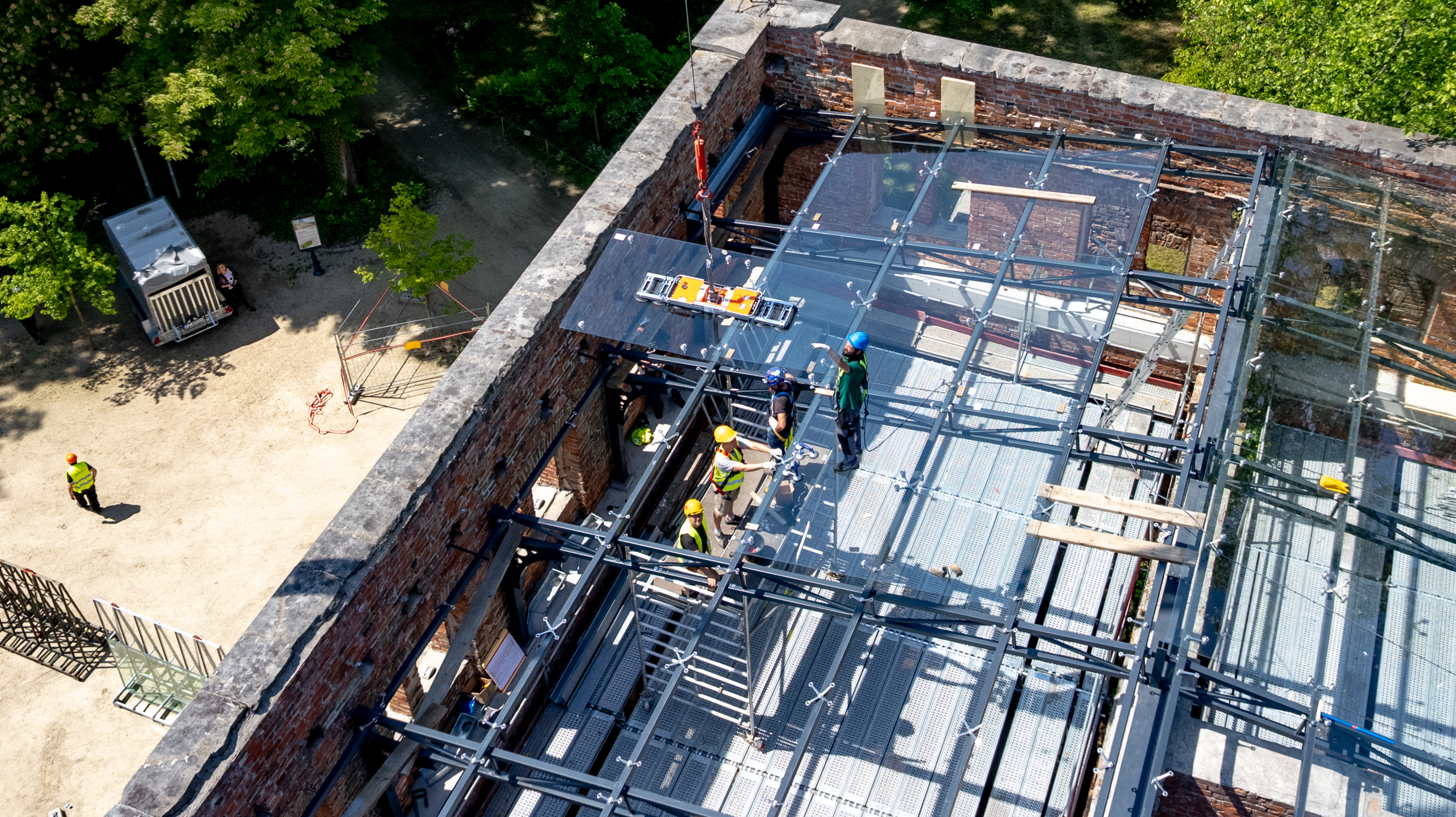 Pałac w Zatoniu będzie miał szklany dach. realizowane są prace [GALERIA ZDJĘĆ]