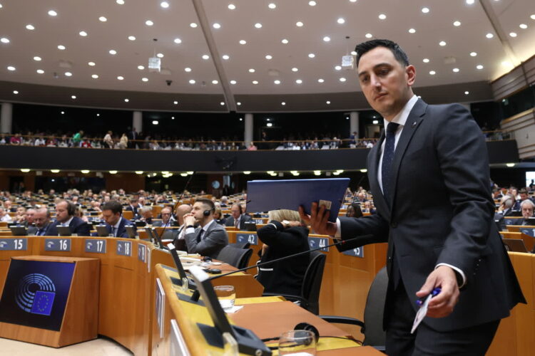 Posiedzenie europarlamentu w Brukseli (PAP/EPA/OLIVIER HOSLET)