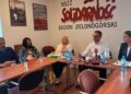 W Zielonej Górze najemcy lokali socjalnych po wyroku eksmisyjnym mieli płacić zawyżone czynsze - konferencja NSZZ "Solidarność" (fot. Piotr Bakselerowicz)