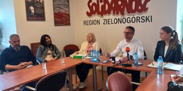 W Zielonej Górze najemcy lokali socjalnych po wyroku eksmisyjnym mieli płacić zawyżone czynsze - konferencja NSZZ "Solidarność" (fot. Piotr Bakselerowicz)