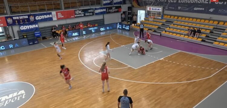 Bolesne zderzenie młodych akademiczek w pierwszym meczu 9 Bolesne zderzenie młodych akademiczek w pierwszym meczu Radio Zachód - Lubuskie