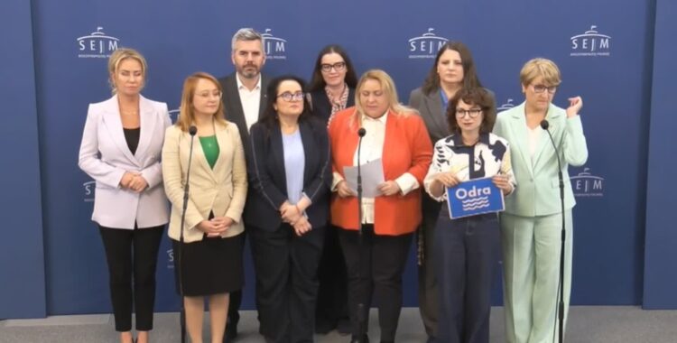 Posłowie przejmują projekt o uznaniu osobowości prawnej Odry 9 Posłowie przejmują projekt o uznaniu osobowości prawnej Odry Radio Zachód - Lubuskie