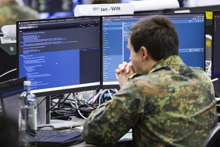 Ćwiczenia "Locked Shields" w niemieckim Kalkar (PAP/EPA/CHRISTOPHER NEUNDORF)