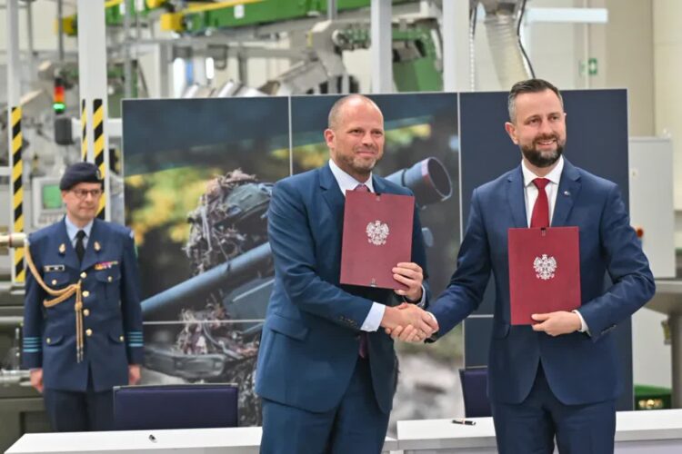 Wicepremier, minister obrony narodowej Władysław Kosiniak-Kamysz oraz minister obrony Belgii Theo Francken. Fot. PAP/Piotr Polak