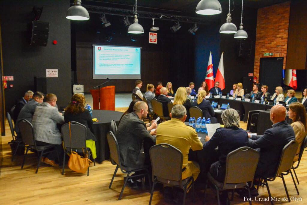 Otyńscy radni szukają pomocy w sprawie usunięcia zagrożenia Radio Zachód - Lubuskie