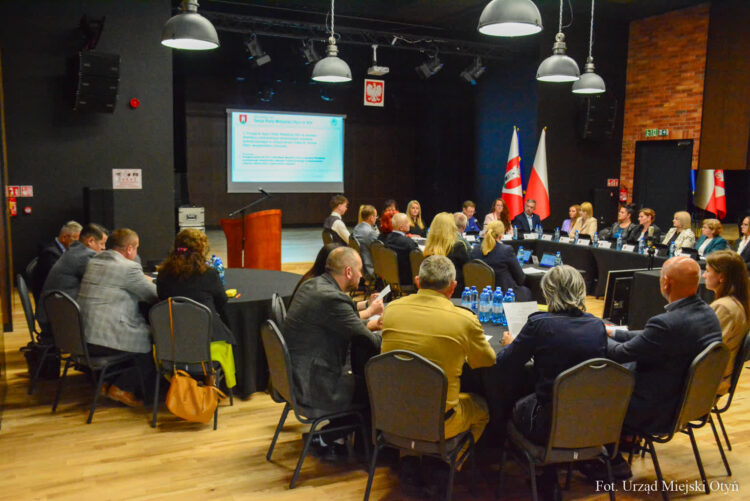 Otyńscy radni szukają pomocy w sprawie usunięcia zagrożenia Radio Zachód - Lubuskie