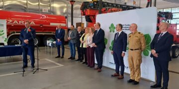 "Lubuski strażak" - podpisanie umów w ramach wsparcie WFOŚiGW w Zielonej Górze dla jednostek OSP (fot. Piotr Bakselerowicz)