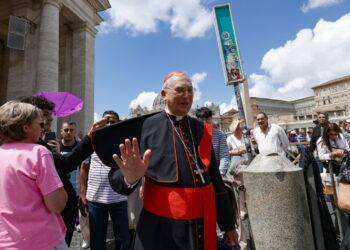 Watykan. Na zdjęciu kardynał Mario Zenari (PAP/EPA/FABIO FRUSTACI)