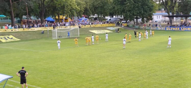 Lechia przegrała z liderem po "miękkim" karnym 9 Lechia przegrała z liderem po "miękkim" karnym Radio Zachód - Lubuskie