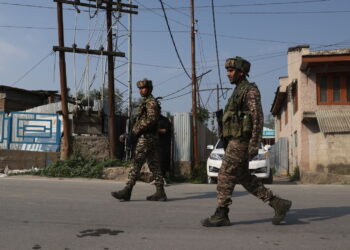 Hinduscy żołnierze (PAP/EPA/FAROOQ KHAN)