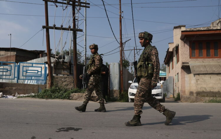 Hinduscy żołnierze (PAP/EPA/FAROOQ KHAN)