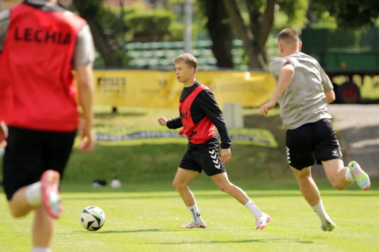 Lechia chce zwycięstwem pożegnać się z kibicami. Rywal niełatwy – lider III ligi 9 fot. Mateusz Komperda/Lechia Zielona Góra