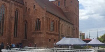 Powstaje scena na Starym Rynku Radio Zachód - Lubuskie