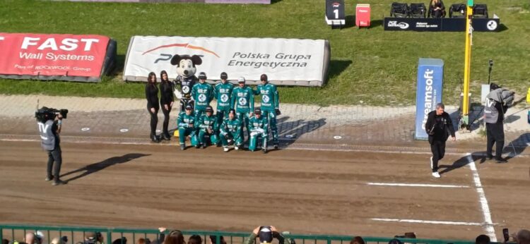 Pawlicki, Hampel i Ratajczak wygrywają Falubazowi znakomity mecz! Madsen znów słabszy 9 Pawlicki, Hampel i Ratajczak wygrywają Falubazowi znakomity mecz! Madsen znów słabszy Radio Zachód - Lubuskie