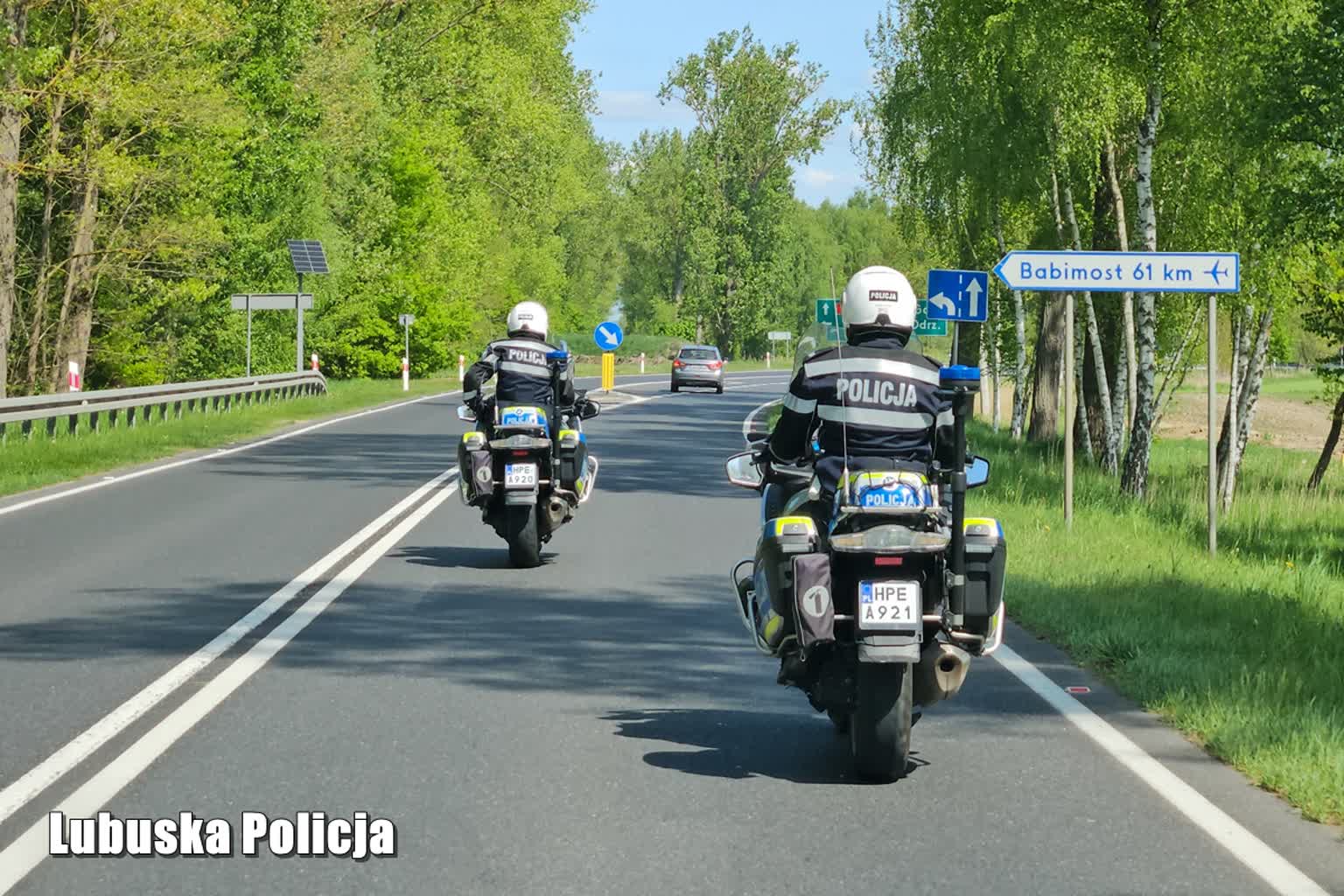 Policjanci pilnują bezpieczeństwa podróżnych Radio Zachód - Lubuskie