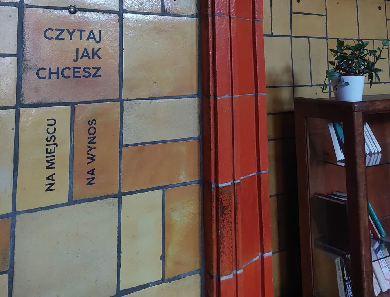 Weź sobie książkę i przynieś w zamian inną. W Gorzowie trwa akcja bockrossingowa. Radio Zachód - Lubuskie