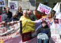 Protest osób z niepełnosprawnościami przed KPRM. Fot. PAP/ Szymon Pulcyn