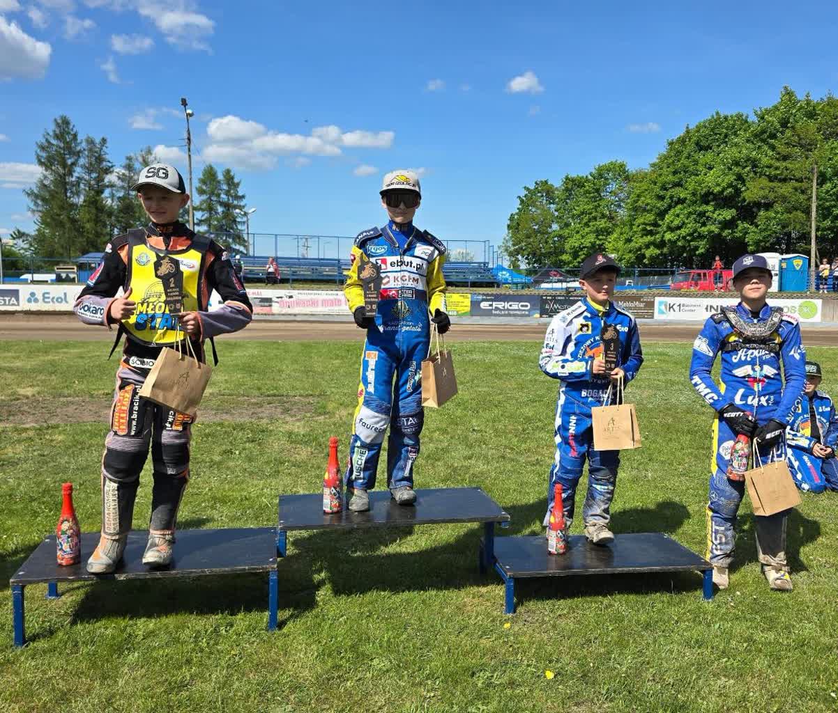 Miniżużlowcy z Wawrowa rozpoczęli sezon od zwycięstwa